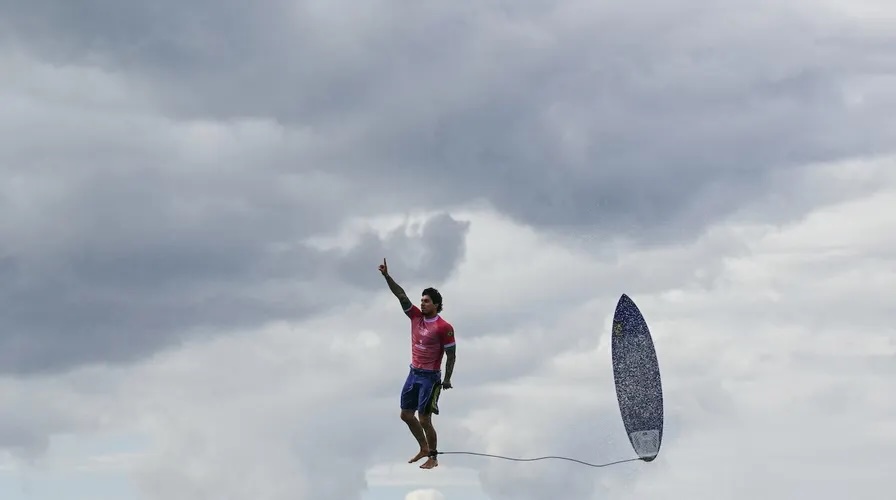 Medina surfing tahiti